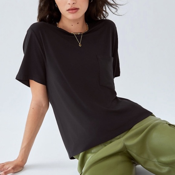 Aritzia Tops - Aritzia Wilfred Free Black Pocket T-Shirt